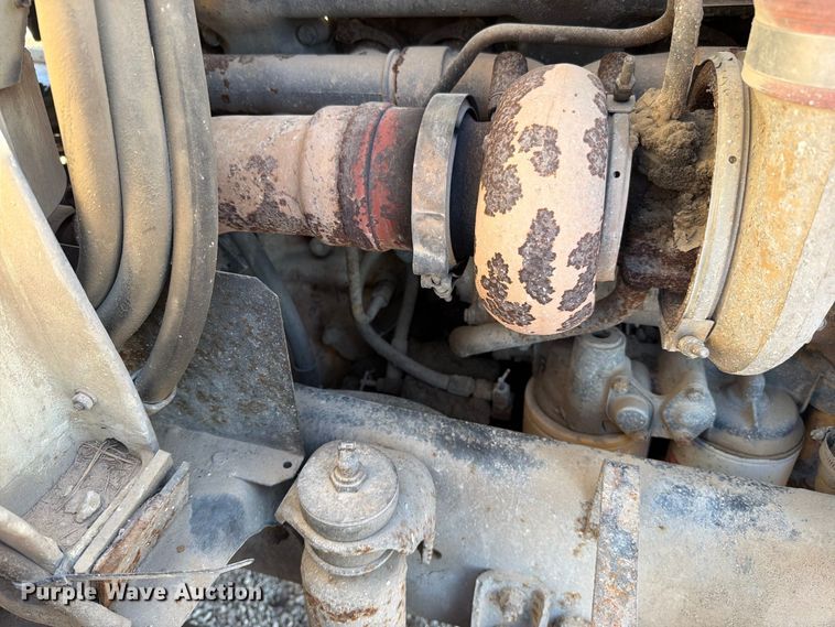 image for item FN5895 1996 International 9200 semi truck