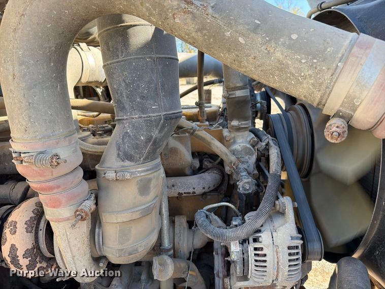image for item FN5895 1996 International 9200 semi truck