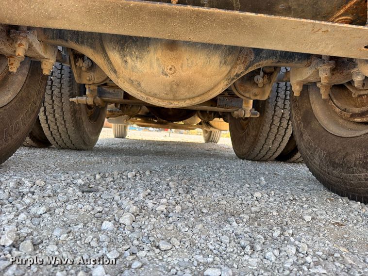 image for item FN5895 1996 International 9200 semi truck