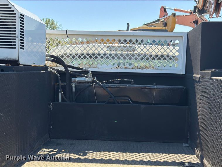 image for item FN5900 2015 Ford F550 Super Duty XL utility / service truck
