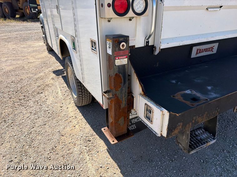 image for item FN5900 2015 Ford F550 Super Duty XL utility / service truck