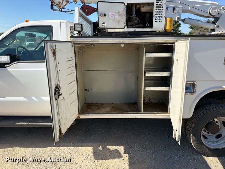 image for item FN5900 2015 Ford F550 Super Duty XL utility / service truck