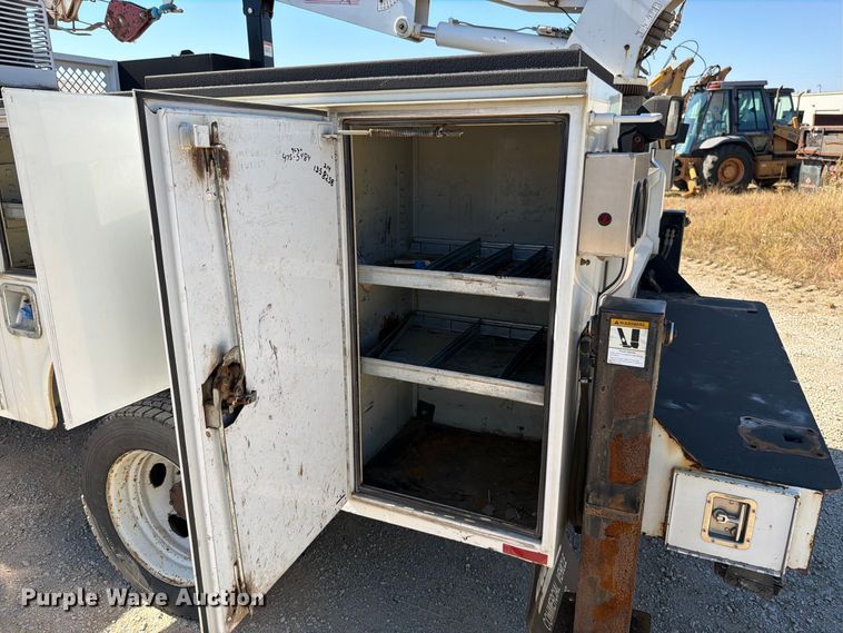 image for item FN5900 2015 Ford F550 Super Duty XL utility / service truck