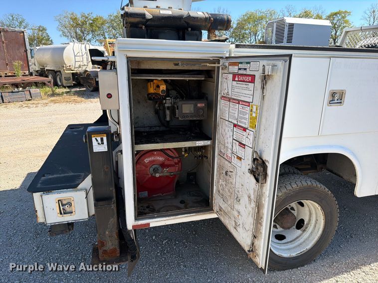 image for item FN5900 2015 Ford F550 Super Duty XL utility / service truck