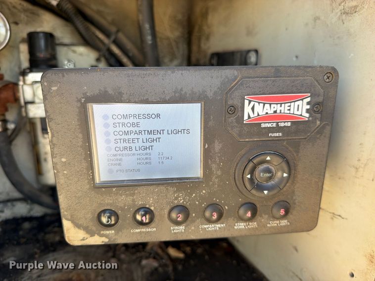 image for item FN5900 2015 Ford F550 Super Duty XL utility / service truck