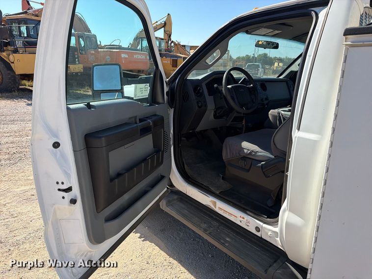 image for item FN5900 2015 Ford F550 Super Duty XL utility / service truck