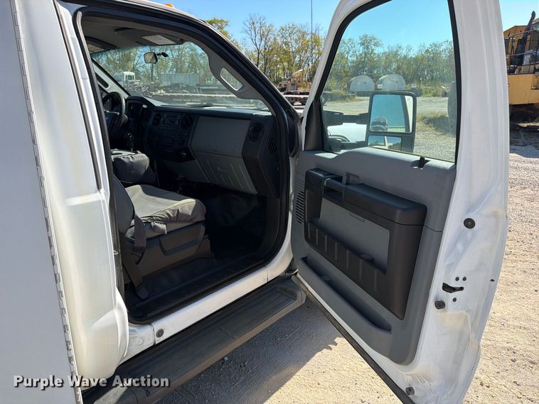 image for item FN5900 2015 Ford F550 Super Duty XL utility / service truck