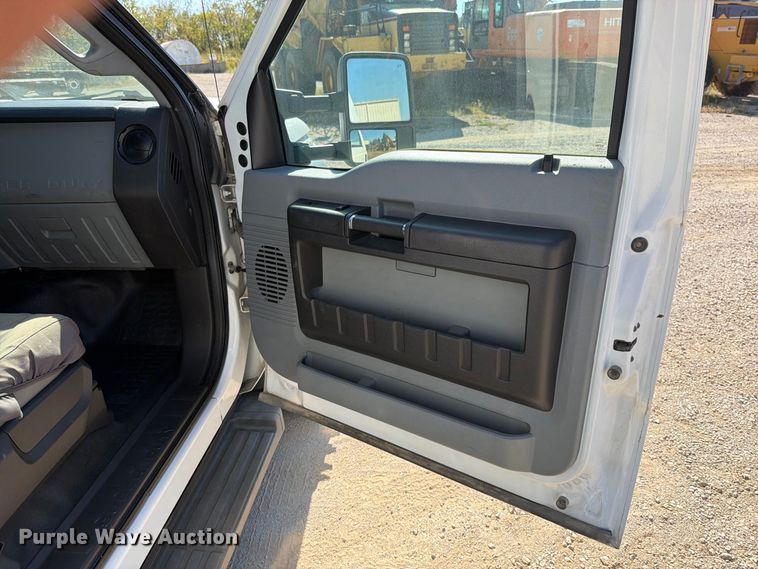 image for item FN5900 2015 Ford F550 Super Duty XL utility / service truck