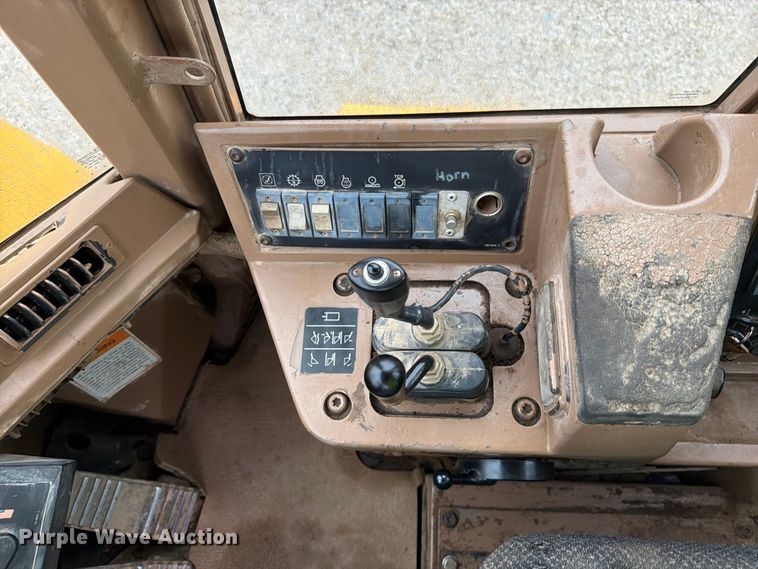 image for item FN5931 1997 Caterpillar 950F wheel loader
