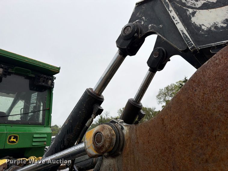 image for item FN5933 2014 John Deere 848H skidder