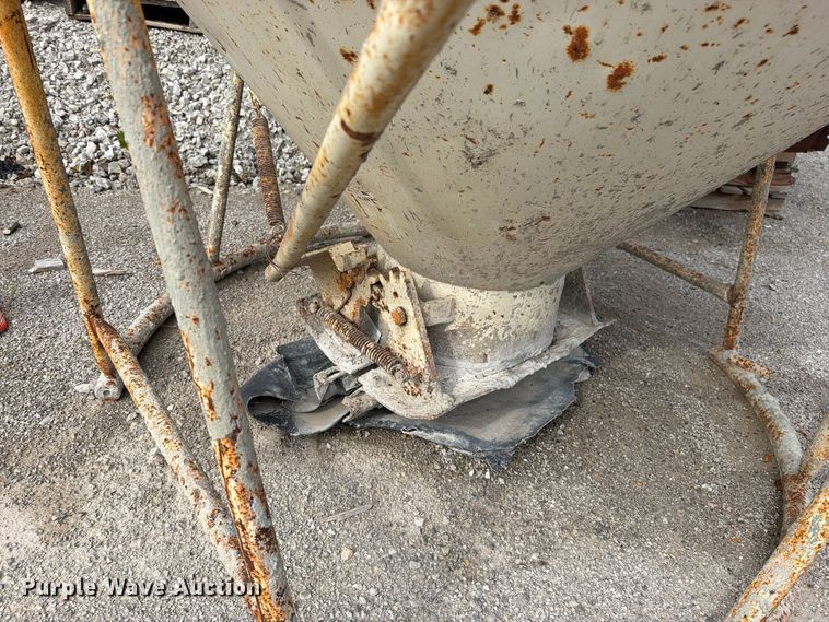 image for item FN5953 Gar-Bro 440-R concrete bucket