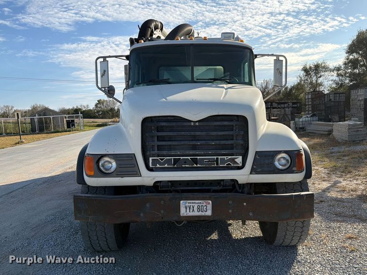 image for item FP3166 2003 Mack CV713 vacuum truck