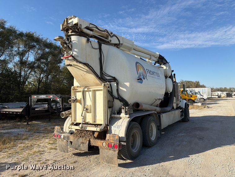 image for item FP3166 2003 Mack CV713 vacuum truck