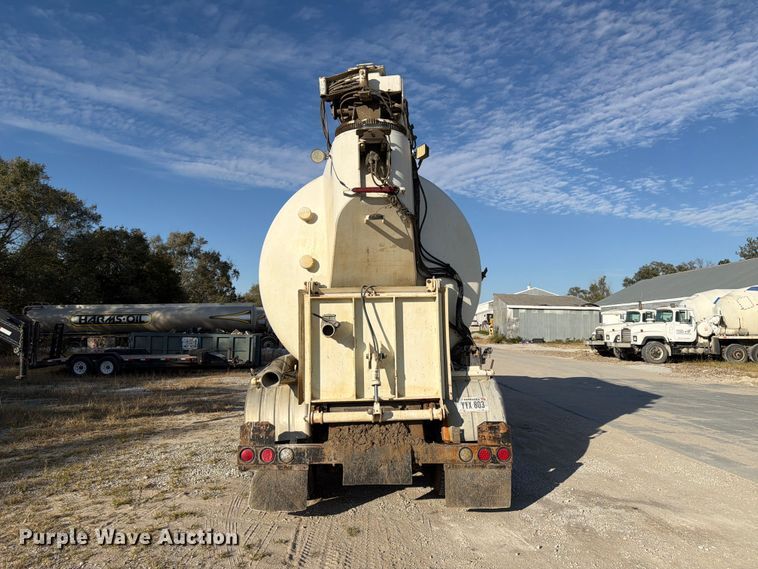 image for item FP3166 2003 Mack CV713 vacuum truck