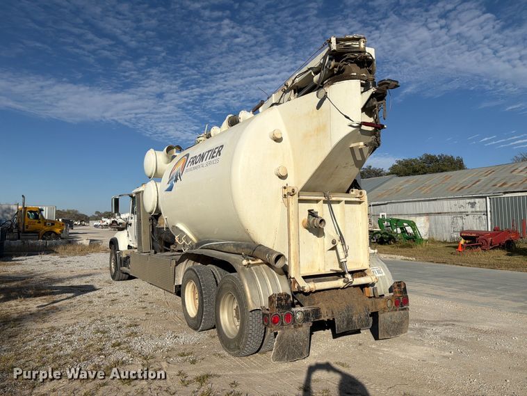 image for item FP3166 2003 Mack CV713 vacuum truck