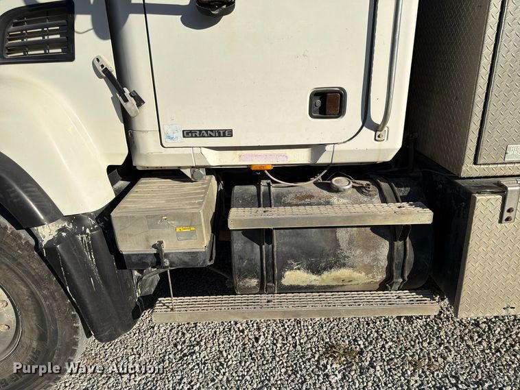 image for item FP3166 2003 Mack CV713 vacuum truck