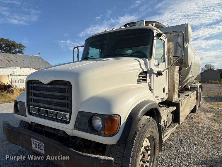 image for item FP3166 2003 Mack CV713 vacuum truck