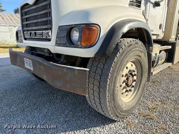 image for item FP3166 2003 Mack CV713 vacuum truck