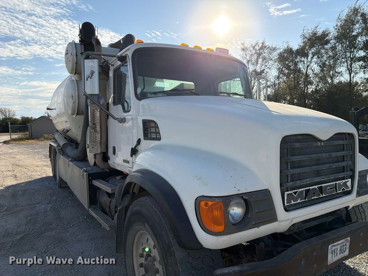 image for item FP3166 2003 Mack CV713 vacuum truck