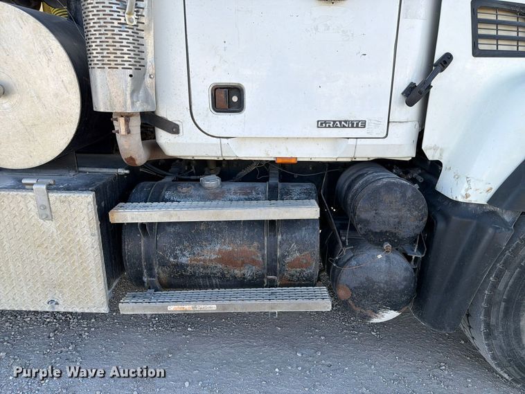 image for item FP3166 2003 Mack CV713 vacuum truck