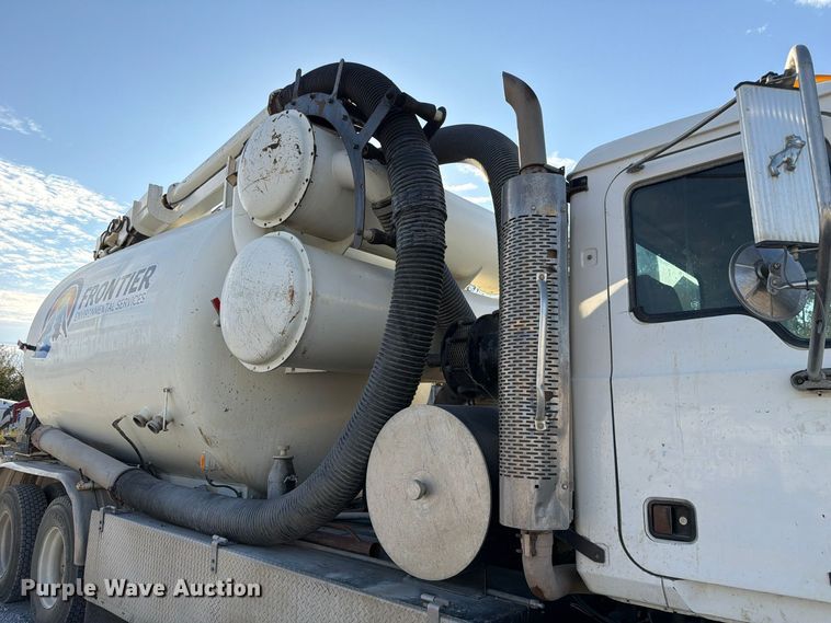 image for item FP3166 2003 Mack CV713 vacuum truck