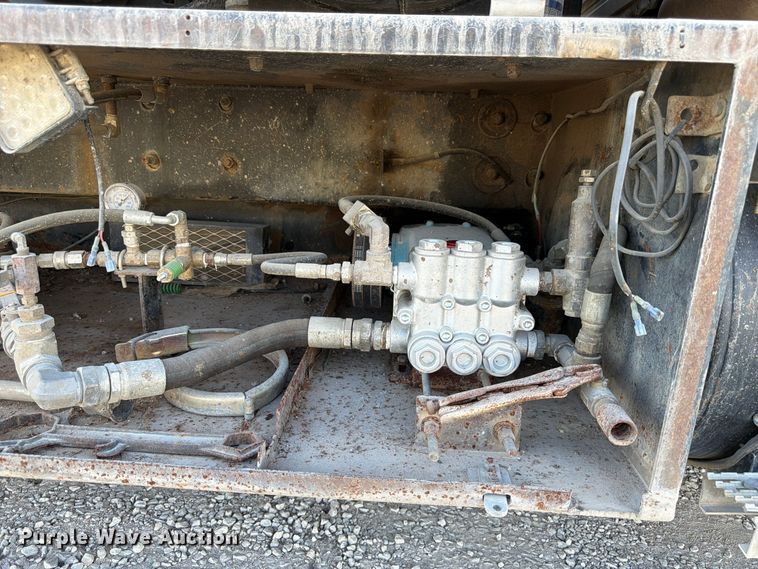 image for item FP3166 2003 Mack CV713 vacuum truck