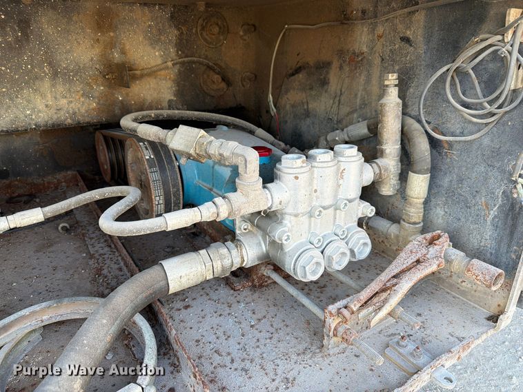 image for item FP3166 2003 Mack CV713 vacuum truck