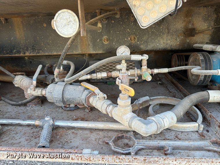 image for item FP3166 2003 Mack CV713 vacuum truck