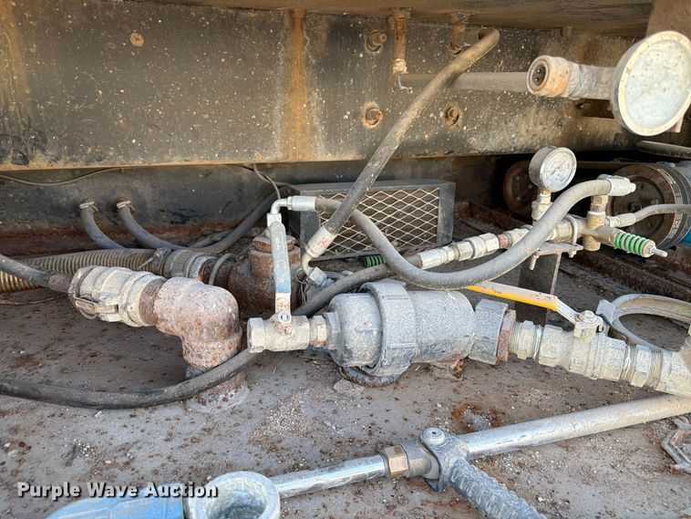 image for item FP3166 2003 Mack CV713 vacuum truck