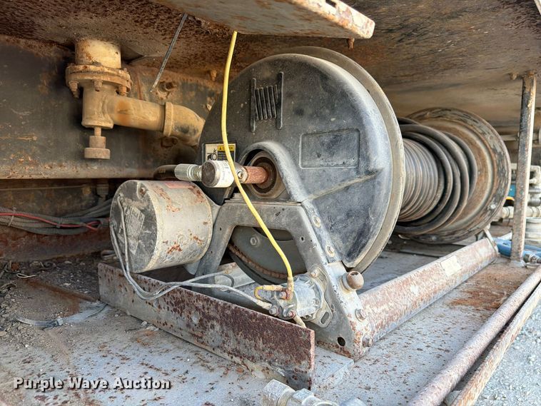 image for item FP3166 2003 Mack CV713 vacuum truck