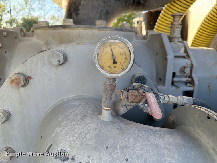 image for item FP3166 2003 Mack CV713 vacuum truck