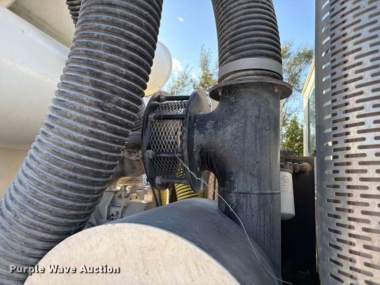 image for item FP3166 2003 Mack CV713 vacuum truck