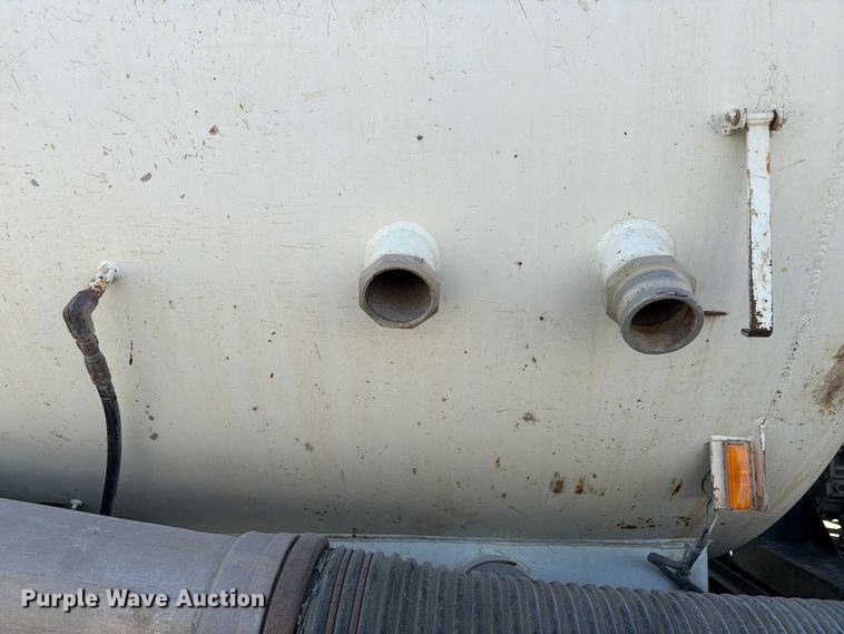 image for item FP3166 2003 Mack CV713 vacuum truck