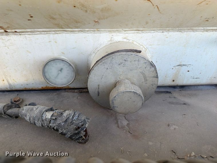 image for item FP3166 2003 Mack CV713 vacuum truck