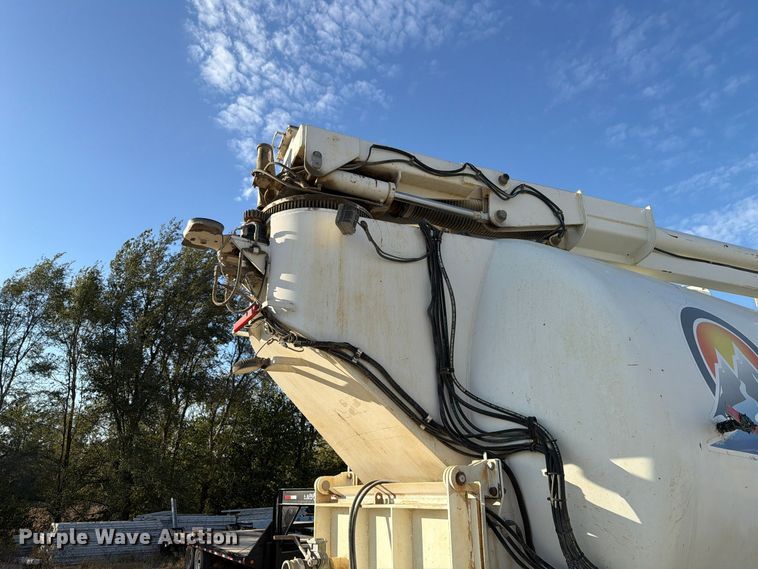 image for item FP3166 2003 Mack CV713 vacuum truck