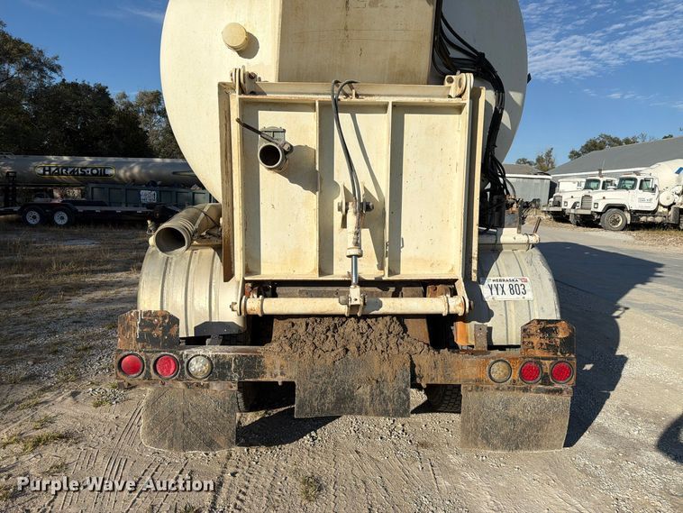 image for item FP3166 2003 Mack CV713 vacuum truck
