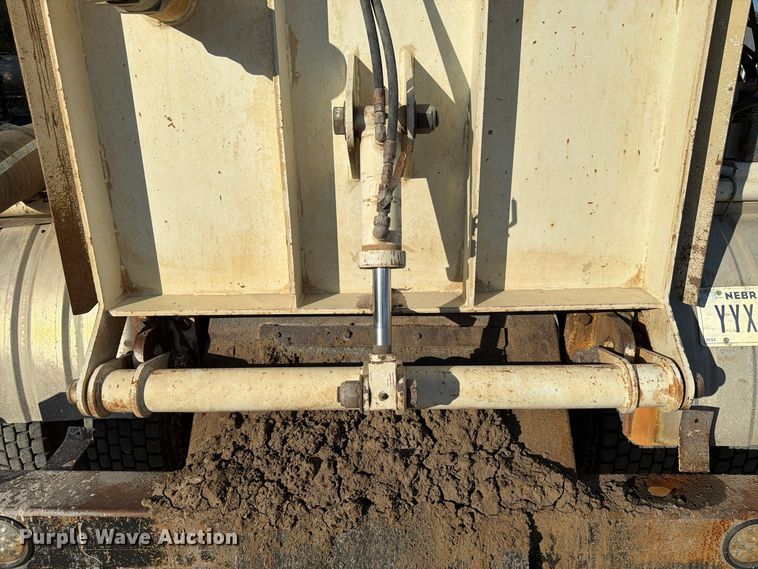 image for item FP3166 2003 Mack CV713 vacuum truck