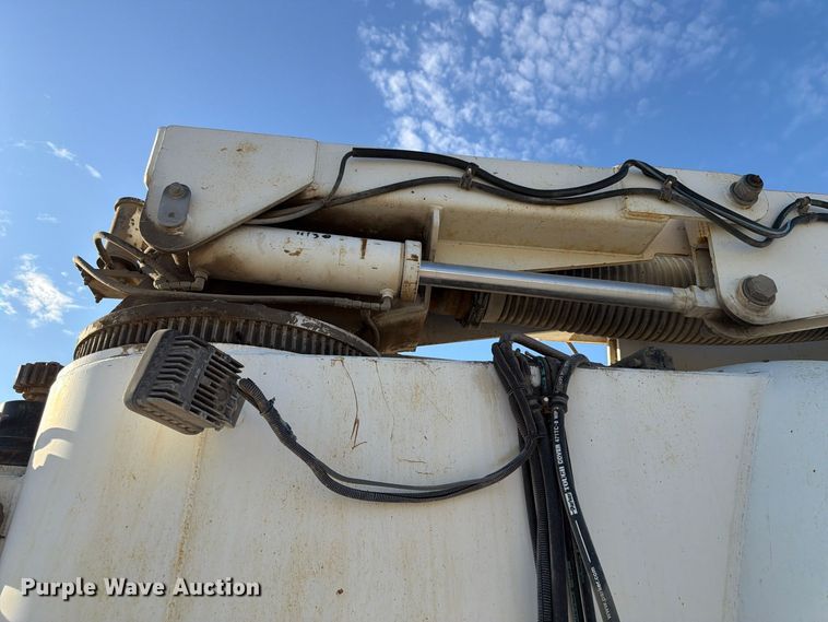 image for item FP3166 2003 Mack CV713 vacuum truck