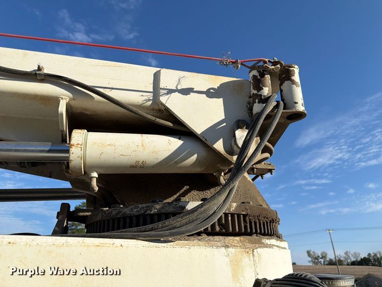 image for item FP3166 2003 Mack CV713 vacuum truck