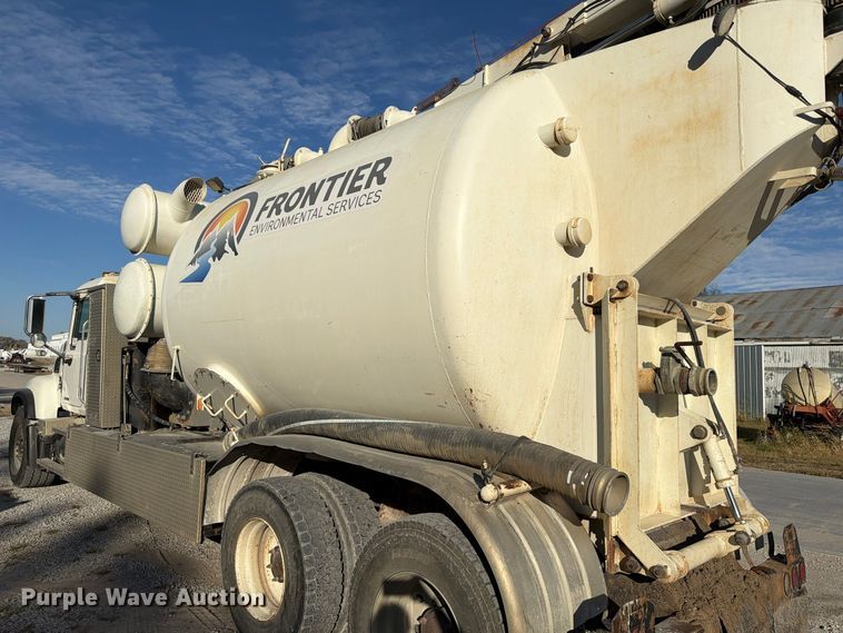 image for item FP3166 2003 Mack CV713 vacuum truck
