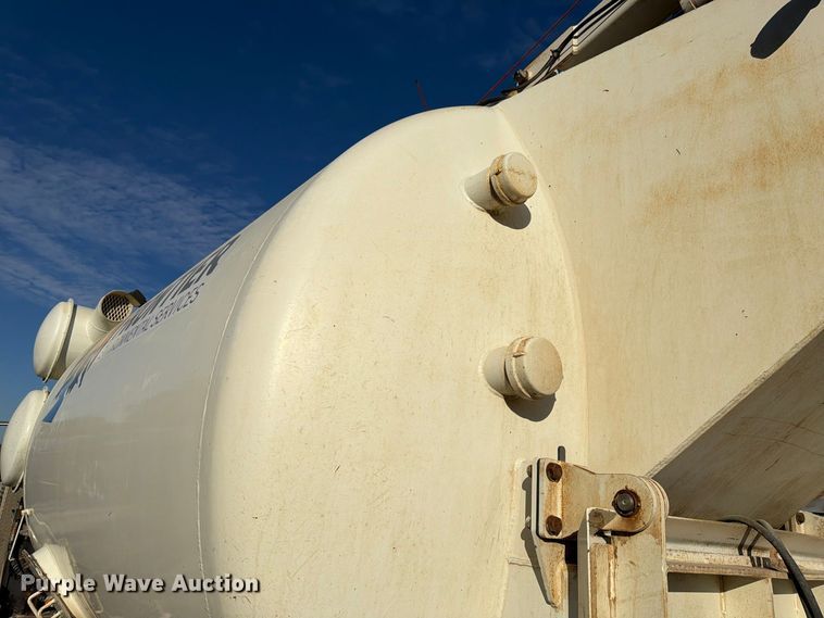 image for item FP3166 2003 Mack CV713 vacuum truck