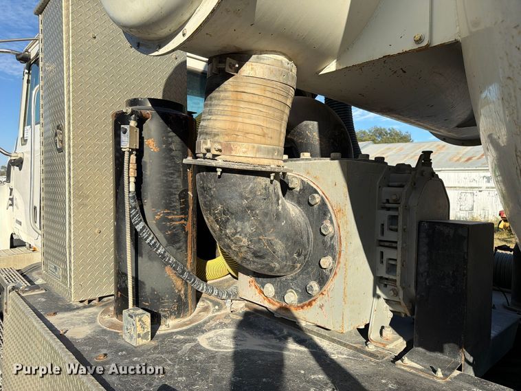 image for item FP3166 2003 Mack CV713 vacuum truck