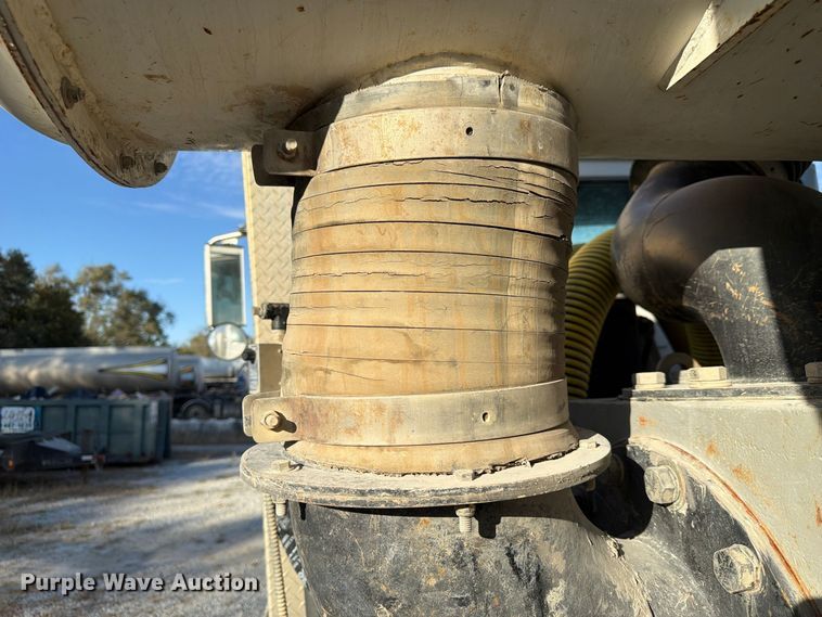 image for item FP3166 2003 Mack CV713 vacuum truck