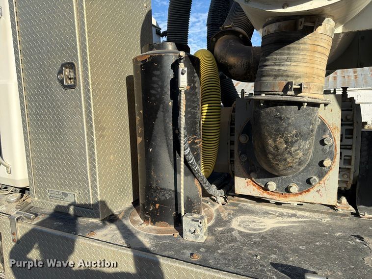 image for item FP3166 2003 Mack CV713 vacuum truck