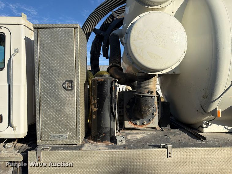 image for item FP3166 2003 Mack CV713 vacuum truck