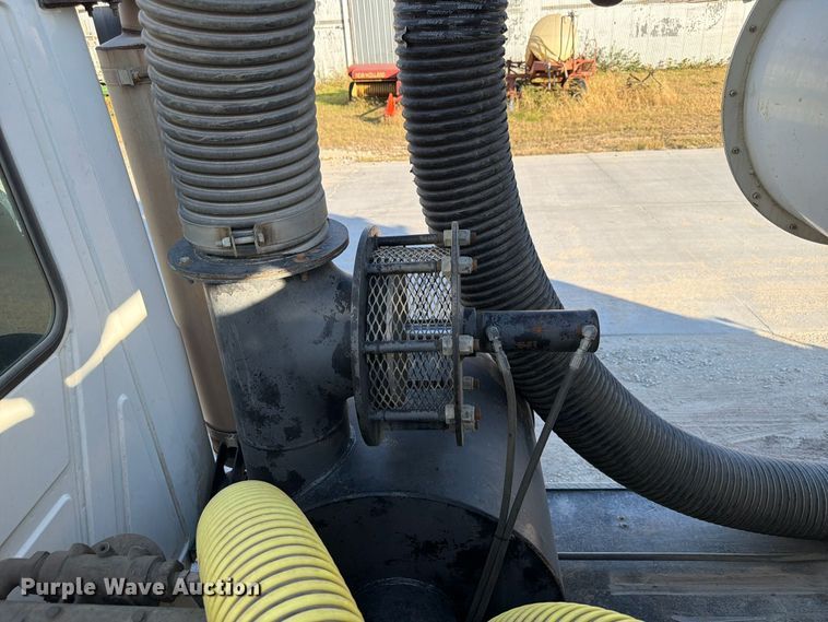 image for item FP3166 2003 Mack CV713 vacuum truck