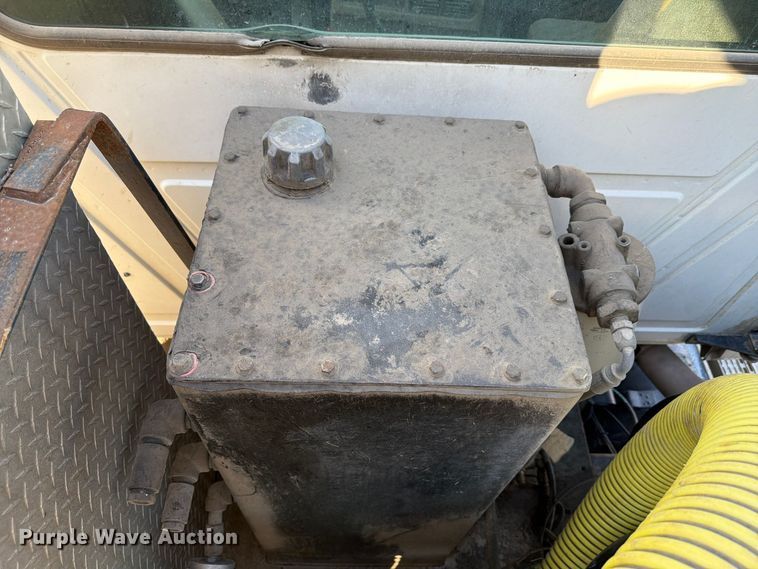 image for item FP3166 2003 Mack CV713 vacuum truck