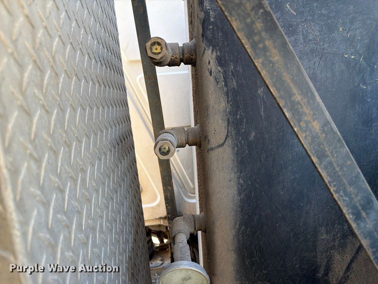 image for item FP3166 2003 Mack CV713 vacuum truck