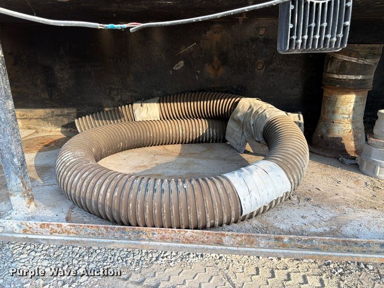 image for item FP3166 2003 Mack CV713 vacuum truck