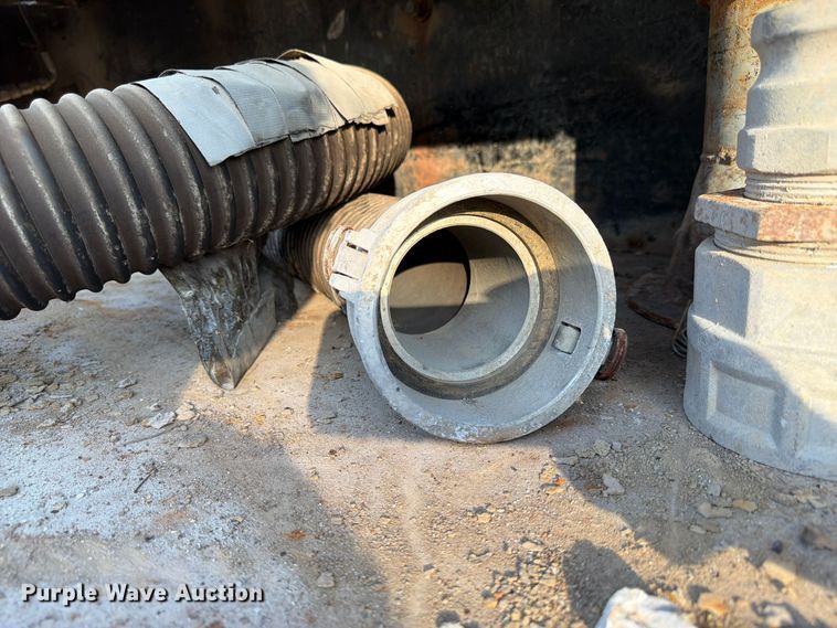 image for item FP3166 2003 Mack CV713 vacuum truck
